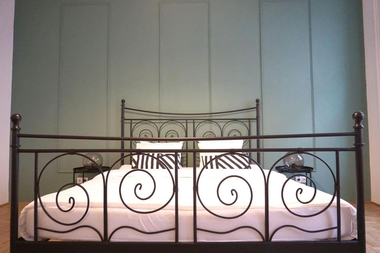 Large - Great For Groups - With Balcony Or Terrace Vienne